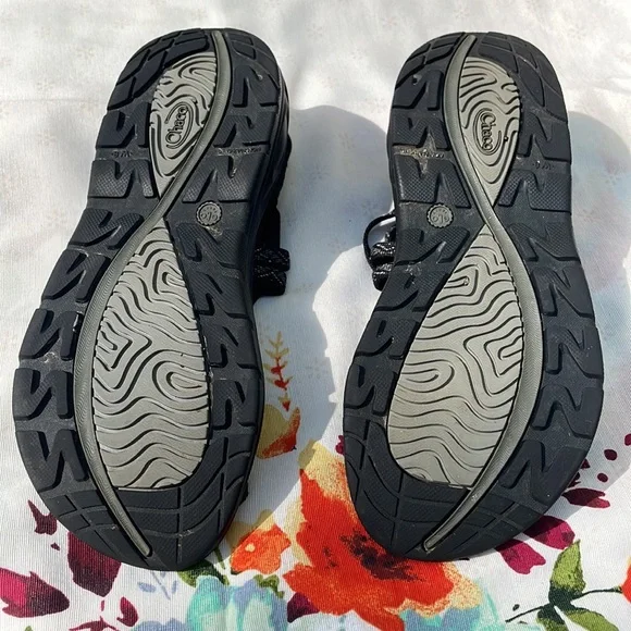 Chaco Women’s Size 8 black pattern double strap sandals - Picture 3 of 4